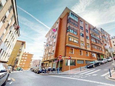 Piso en venta en Portugalete de 2 habitaciones con balcón y calefacción