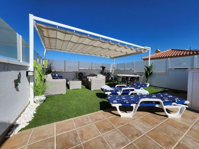 Venta de ático en Cabo Roig - La Zenia de 2 habitaciones con terraza y piscina