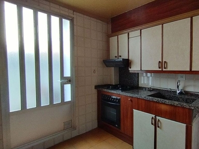 Venta de piso en Arrabal - Carrel - San Julián de 2 habitaciones con terraza y calefacción