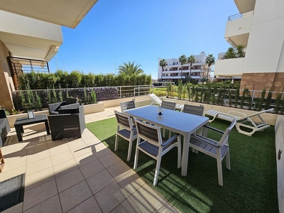 Venta de piso en Cabo Roig - La Zenia de 2 habitaciones con terraza y piscina