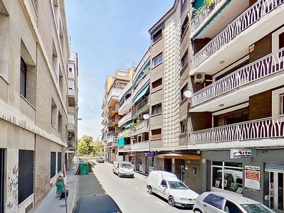 Venta de piso en calle Acera de Canasteros de 4 habitaciones con terraza y calefacción