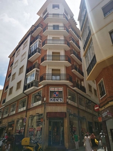 Venta de piso en calle Tomás Nougués de 4 habitaciones con terraza y balcón