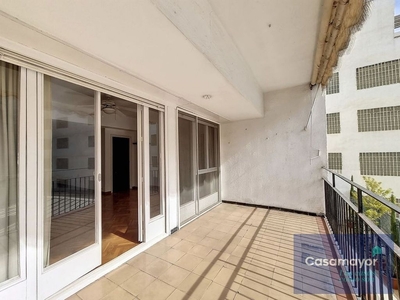 Venta de piso en Centro - Alicante de 4 habitaciones con terraza y aire acondicionado