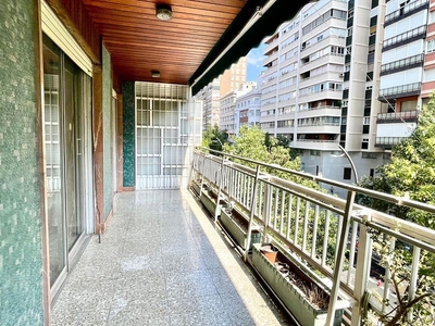 Venta de piso en Centro - Murcia de 5 habitaciones con terraza y ascensor