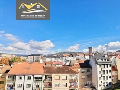 Venta de piso en Centro - Ourense de 2 habitaciones con garaje y balcón