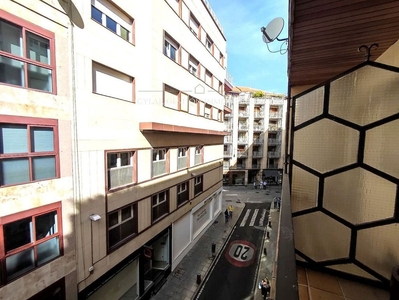 Venta de piso en Centro - Salamanca de 5 habitaciones con garaje y balcón