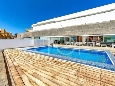 Venta de piso en Costa Adeje de 2 habitaciones con terraza y piscina