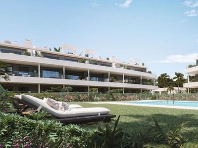 Venta de piso en Estepona Oeste - Valle Romano - Bahía Dorada de 2 habitaciones con terraza y piscina