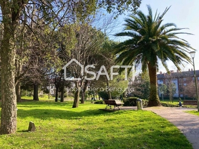 Venta de piso en Las Arenas Centro de 4 habitaciones con terraza y garaje