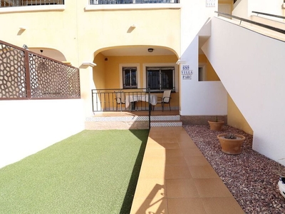 Venta de piso en Orihuela Costa de 2 habitaciones con terraza y piscina