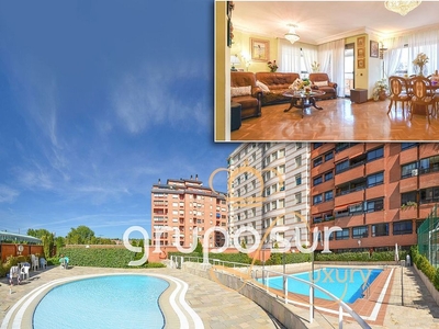 Venta de piso en paseo Zorrilla de 4 habitaciones con terraza y piscina