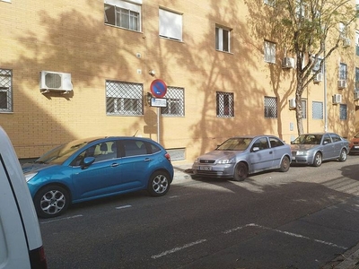 Venta de piso en Pino Montano - Consolación - Las Almenas de 2 habitaciones con garaje y aire acondicionado