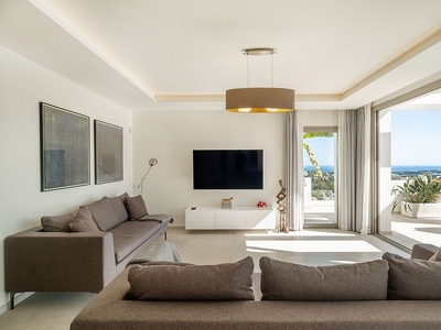 Venta de piso en urbanización Andalucia L de 2 habitaciones con terraza y piscina