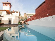Alquiler Casa adosada Sant Boi de Llobregat. Plaza de aparcamiento con terraza 423 m²