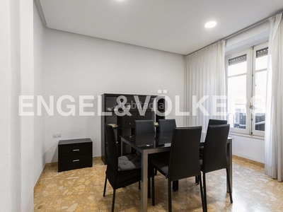 Alquiler apartamento amplio apartamento en el centro en Valencia
