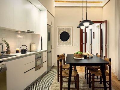 Alquiler apartamento recién renovado de 2 habitaciones en born en Barcelona