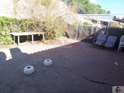 Alquiler casa adosada chalet adosado en urbanización cerrada con piscina comunitaria. en Galapagar