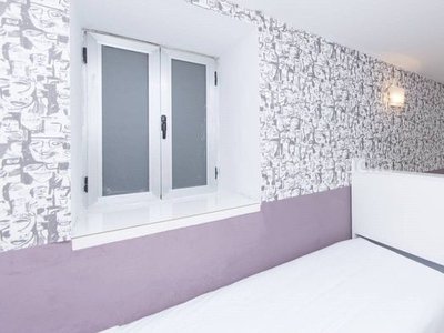 Alquiler dúplex en alquiler , con 92 m2, 3 habitaciones y 2 baños, ascensor, amueblado, aire acondicionado y calefacción bomba fria - calefacción. en Madrid