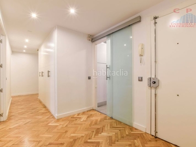 Alquiler piso amplio y luminoso piso, sin amueblar, de 168 m2 y 4 habitaciones, ubicado en urbanización cerrada en Madrid
