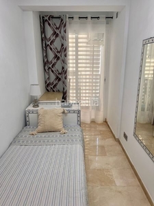 Alquiler piso con 2 habitaciones amueblado con ascensor y aire acondicionado en Marbella