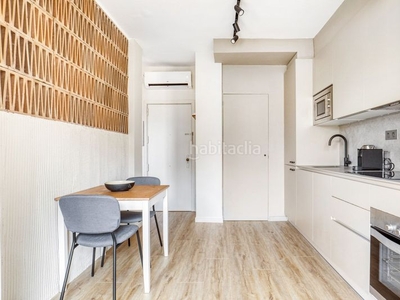 Alquiler piso en carrer de la travessia siéntete en casa allí donde elijas vivir con blueground. en Barcelona