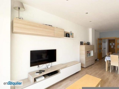 Apartamento luminoso de 4 dormitorios con aire acondicionado en alquiler en Poblenou, cerca de la playa