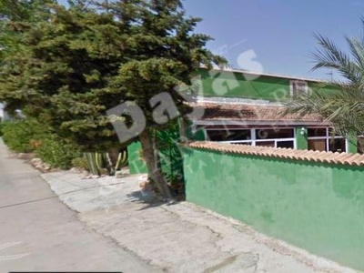 Сasa con terreno en venta en la Avenida de la Estación' Orihuela
