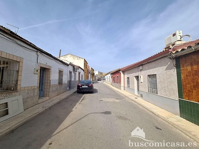 Сasa con terreno en venta en la Calle Uruguay' Linares