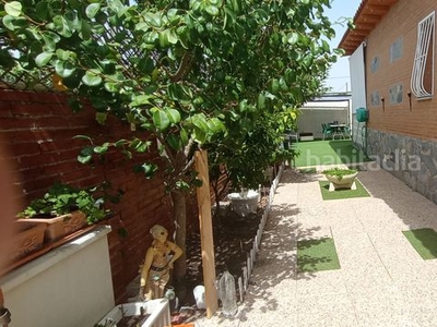 Casa adosada chale pareado - 4 dormitorios - 3 baños - garaje - jardín en Carranque