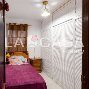 Casa adosada con 3 habitaciones con parking, calefacción y aire acondicionado en Dos Hermanas