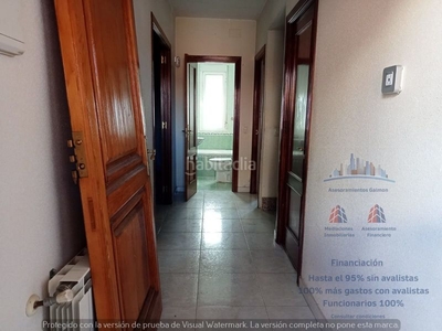 Casa adosada con 4 habitaciones con parking y calefacción en Recas