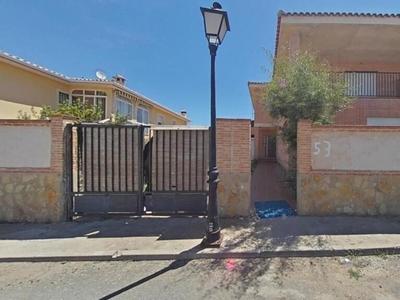 Chalet independiente con terreno en venta en la Avenida Olivos' Burguillos de Toledo
