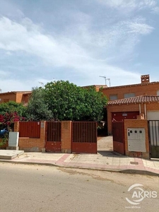 Chalet independiente con terreno en venta en la Calle de Altames' Lominchar