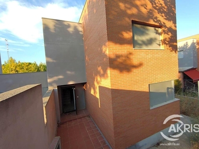 Chalet independiente con terreno en venta en la Calle Pintor Gerardo Rueda' Bargas