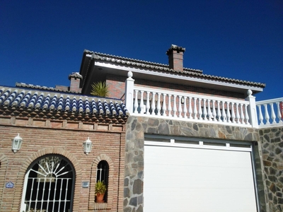 Chalet independiente con terreno en venta en la Laderas