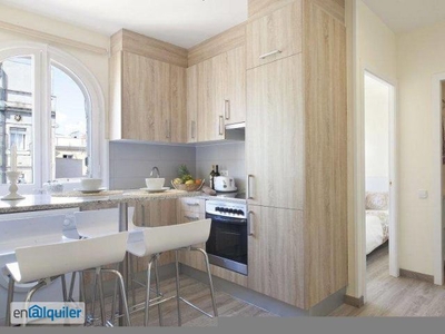 Moderno apartamento de 2 dormitorios con aire acondicionado en alquiler en La Barceloneta