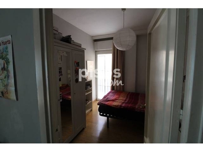 Piso en alquiler en Plaza de los Mostenses en Universidad-Malasaña por 1.300 €/mes