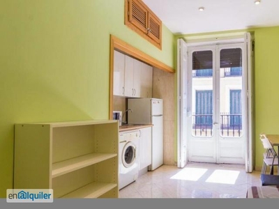 Soleado piso de 1 habitación con balcón en la calle Fuencarral