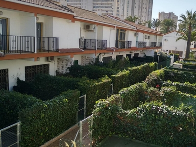 Сhalet adosado con terreno en venta en la Avenida Juan Fuster Zaragoza' Benidorm