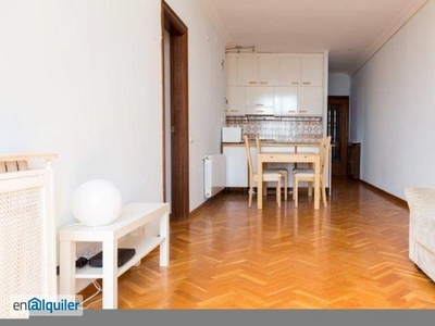 Tidy apartamento de 2 dormitorios en alquiler en Gràcia