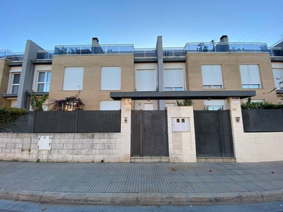 Venta Casa adosada Gandia. Con terraza 287 m²