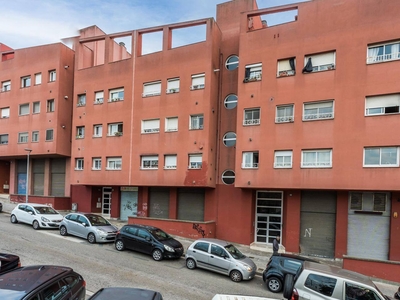 Venta Piso Mollet del Vallès. Piso de tres habitaciones en Carrer de Pau Vila. Muy buen estado segunda planta con balcón