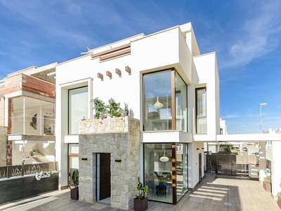 Villa con terreno en venta en la Avenida Ciudad de Barcelona' Vera