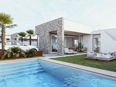 Villa con terreno en venta en la Avenida Mar Menor' Cartagena