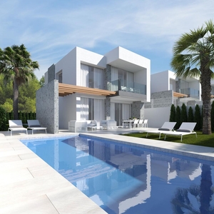Villa con terreno en venta en la Avinguda Marina Baixa' la Cala de Finestrat