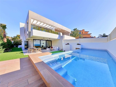 Villa con terreno en venta en la Bahía de Marbella' Marbella