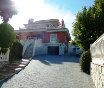 Villa con terreno en venta en la Calle Bizet' Alhaurín de la Torre