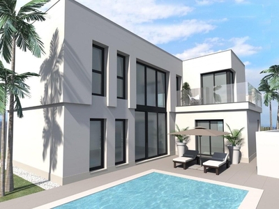 Villa con terreno en venta en la Calle Ibiza' Torrevieja