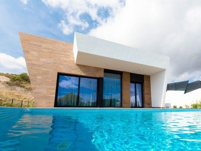 Villa con terreno en venta en la Carrer Argentina' Finestrat