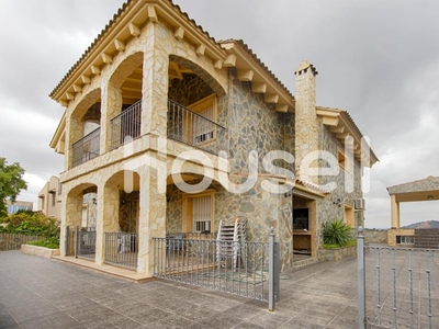 Villa con terreno en venta en la Carrer dels Tarongers' Torrent